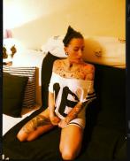 tite brunette aux mains douces et expertes