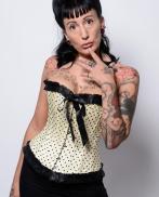 tite brunette aux mains douces et expertes